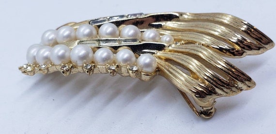 Vintage Crown Trifari Brooch Faux Pearl & Rhinest… - image 6