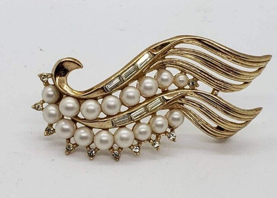 Vintage Crown Trifari Brooch Faux Pearl & Rhinest… - image 1