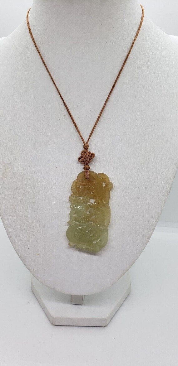 Vintage Jade Hand Carved necklace Pendant Necklac… - image 2