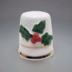 Vintage Thimble Porcelain 3D Holly Christmas Mistletoe Napco Japan Gold Trim