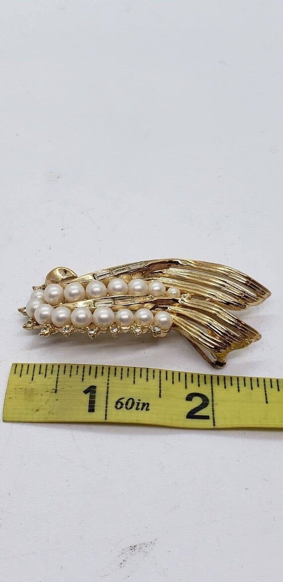 Vintage Crown Trifari Brooch Faux Pearl & Rhinest… - image 8