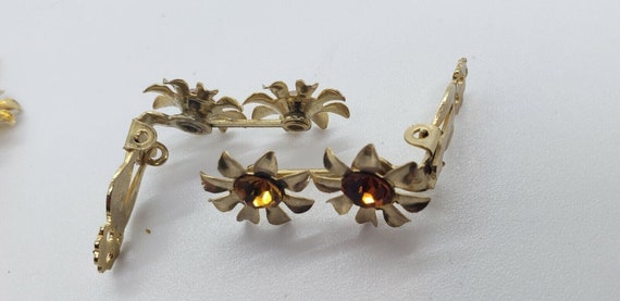 Vintage Gold Brooch Earrings Set Red Rhinestone M… - image 10