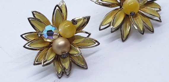 Vintage Coro Earrings Yellow Daisy Flower Enamel … - image 3