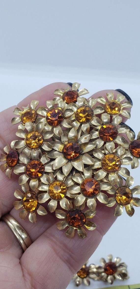 Vintage Gold Brooch Earrings Set Red Rhinestone M… - image 2