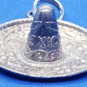 Vintage Charm Sombrero Hat Western Mexico Fancy 925 Sterling Silver Pendant