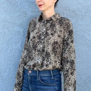 90&#39;s Silk Blouse Animal Print Gray Leopard Print Womens large
