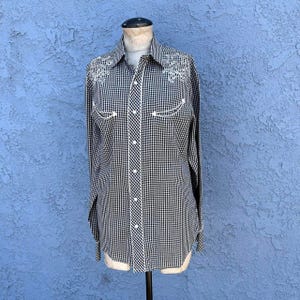 Vintage Perle Snap in Medium Herren Gingham Western tragen