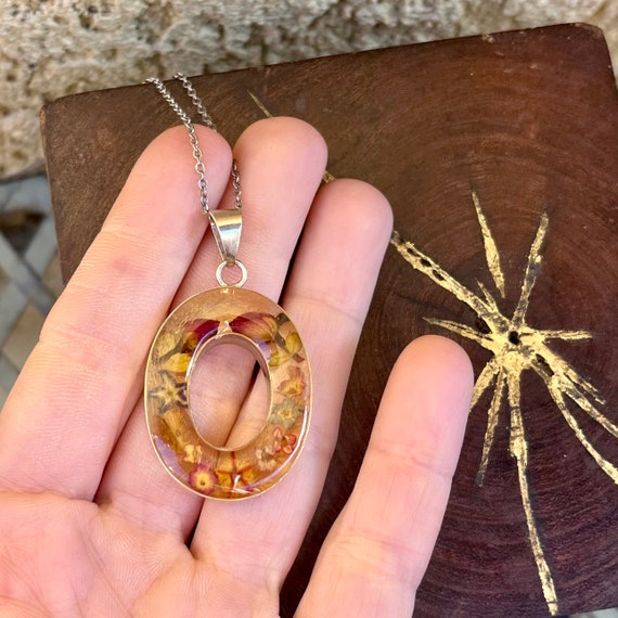 Vintage Pressed Flower Pendant In Resin Dried Flo… - image 5