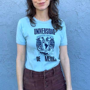 Vintage T-shirt van de Universiteit van Mexico, zeldzaam in maat Small of Medium Unisex Ringer Mexicaans T-shirt retro