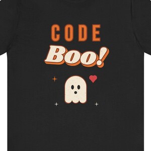 Code Boo sjuksköterska-tröja | Spöklik sjuksköterska Halloween-tröja | Söt spöksjuksköterska-t-shirt | Halloween-skrubb-tröja | Sjuksköterska Halloween-gåva