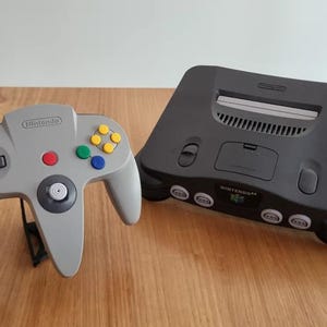 Soporte de exhibición para consola y mando de N64
