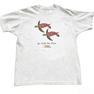 Sea Turtle Graphic Tee, Go With The Flow National Geographic Shirt immagine 3