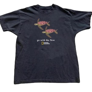 Sea Turtle Graphic Tee, Go With The Flow National Geographic Shirt immagine 1