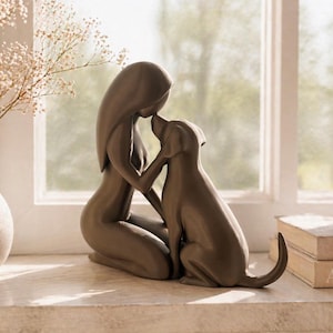 Minimalistische 3D-gedruckte Skulptur von Mensch und Hund in Schwarz auf einer hellen Fensterbank, moderne Deko für Tierliebhaber im Skandi-Stil