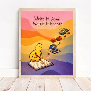 Könnte beinhalten: Ein motivierender Kunstdruck mit dem Text "Write It Down Watch It Happen". Die Illustration zeigt eine gelbe Figur, die in ein Buch schreibt, mit Bildern eines Laptops, einer Hantel, Geld und Münzen. Der Hintergrund hat einen Farbverlauf aus Orange, Gelb und Lila.