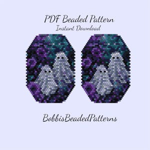 Może przedstawiać: Wzór koralikowy w formacie PDF zatytułowany PDF Beaded Pattern Instant Download oraz BobbisBeadedPatterns, przedstawiający dwa identyczne pikselowe wzory dwóch białych duchów na tle małych fioletowych i turkusowych kwadratowych koralików.