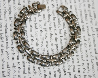 Liz Claiborne Bracelet - Silver Tone Cross Chain Bracelet