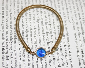 Simple Blue Cabochon Gold Tone Bracelet - Stretchy Band and Minimal Design