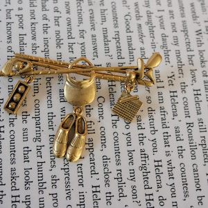 DaneCraft Gold Brooch - Quirky Golf Charms Pin