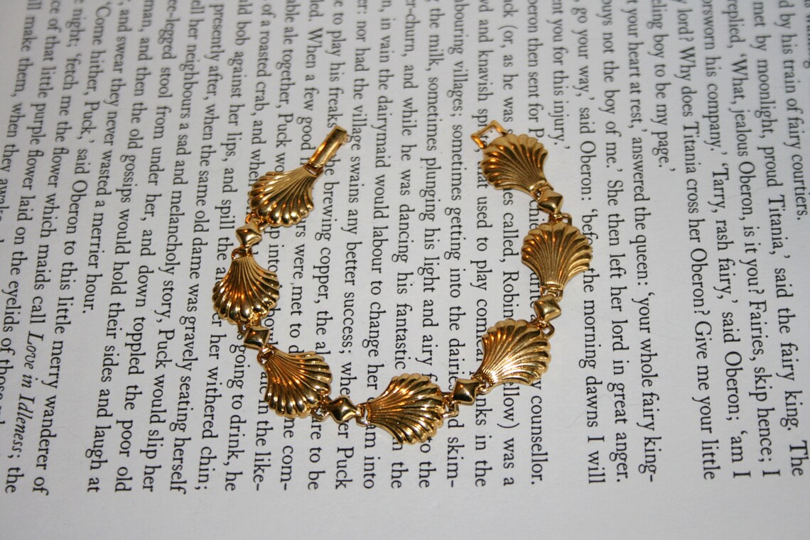 Avon Shell Bracelet Gold Tone Clam Shell Chain Link Bracelet Etsy