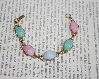 Cute Pastel Glass Beaded Bracelet - Marbled Glass and Gold Tone