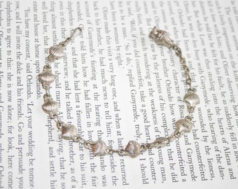 Minimal Shell Bracelet - Silver Tone Chain Bracelet