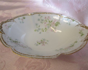 Haviland - Schleiger 381 - Floral 10" Oval  Vegetable Bowl