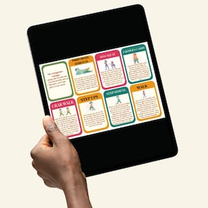 Könnte beinhalten: Ein schwarzes Tablet zeigt farbenfrohe Übungsdiagramme. Der Text oben lautet „LOW BACK PAIN RELIEF 30 PHYSIO EXERCISES PRINTABLE PDF“. Ein grünes Häkchen und der Text „Designed by a Physiotherapist“ befinden sich unten rechts.