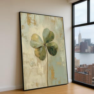 Quadro vintage em tela com trevo verde, estampa botânica de folhas, decoração rústica inspirada na natureza.