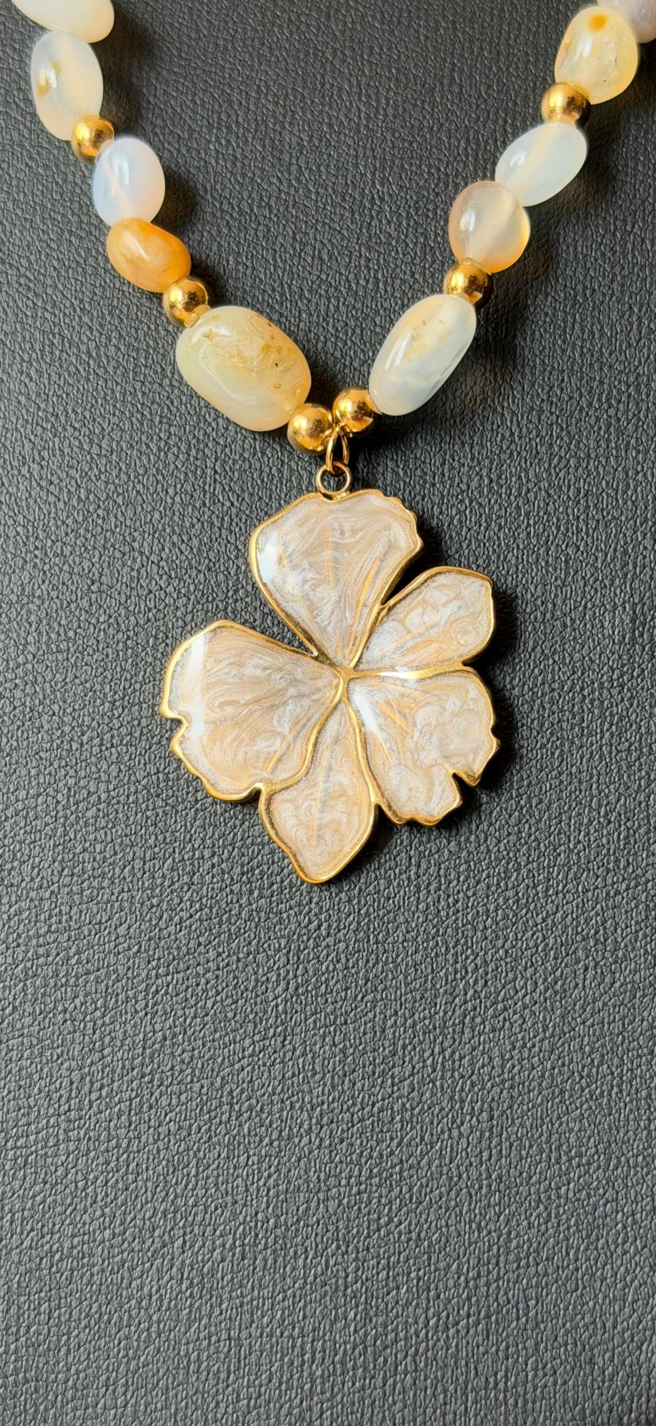 Collier fleur nacrée doré 45cm ajustable acier inoxydable 304 plaqué or 18K PVD, collier perles image 3