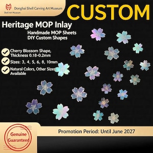 Può includere: Una collezione di forme di fiori di ciliegio in madreperla iridescente per intarsi. Il testo include: Donghai Shell Carving Art Museum, CUSTOM, Heritage MOP Inlay, Handmade MOP Sheets, DIY Custom Shapes, Cherry Blossom Shape, Thickness 0.18-0.2mm, Sizes: 3, 4, 5, 6, 8, 10mm, Natural Colors, Other Sizes Available, Genuine Guaranteed, Promotion Period: Until June 2027.