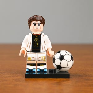 Minifigura MOC de Thomas Müller - Camiseta blanca de Alemania número 13, Raumdeuter y campeón de la Copa del Mundo, artículo de colección de fútbol