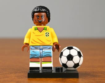 MOC Pelé Minifigure - Brazil 10 Yellow Jersey, The Eternal King of Football, Vintage Legend Figure