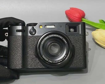 Cámara digital Fujifilm X100VI - Plateada - Sensor APS-C de 40 MP - Excelente estado - De segunda mano