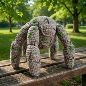 Rocky Crochet Keychain, Amigurumi Spider Robot Plush, Sci-Fi Creature Keyring, Mini Toy, Geek Gift