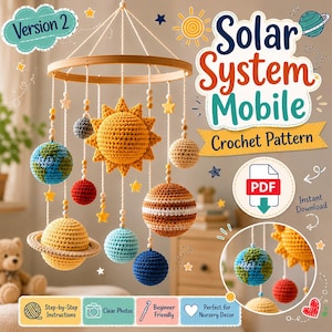 Könnte beinhalten: Eine Häkelanleitung für ein Sonnensystem-Mobile mit einer zentralen Sonne, verschiedenen Planeten und Sternen, die an einem Holzring hängen. Das digitale PDF enthält eine Schritt-für-Schritt-Anleitung und klare Fotos.