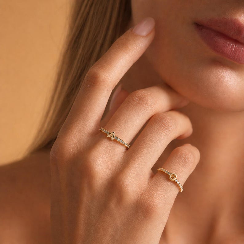 Anpassad initial justerbar ring personlig alfabet minimalistisk öppen band bokstav stapelbara smycken brudtärna mors dag present till henne bild 8
