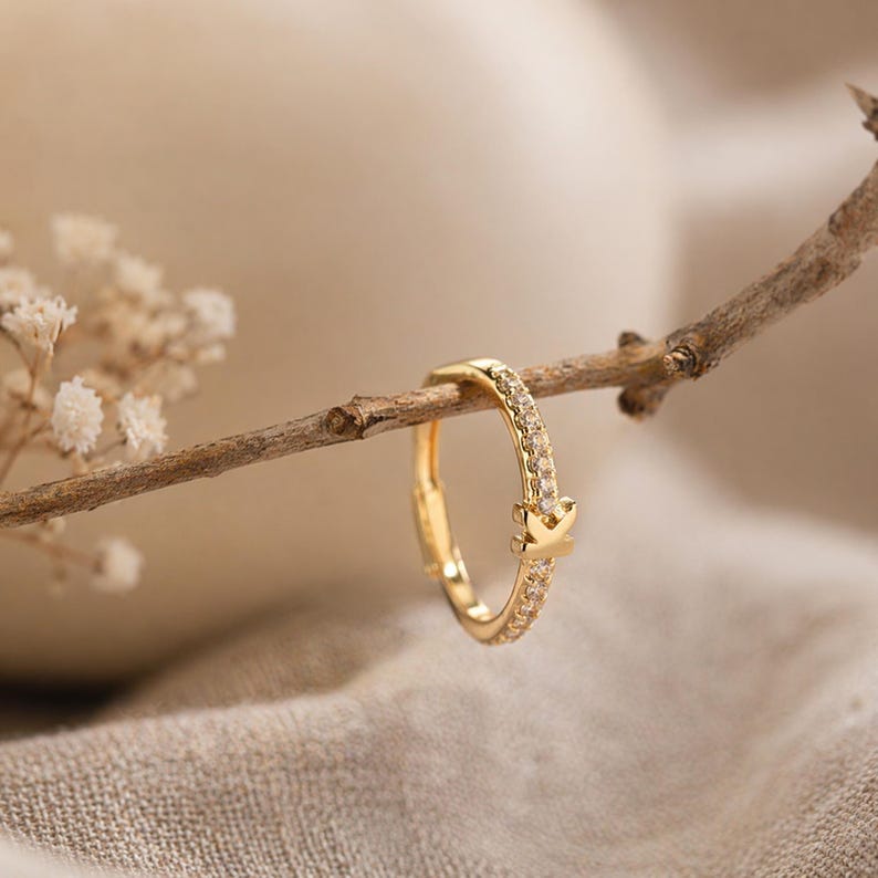 Anpassad initial justerbar ring personlig alfabet minimalistisk öppen band bokstav stapelbara smycken brudtärna mors dag present till henne bild 6
