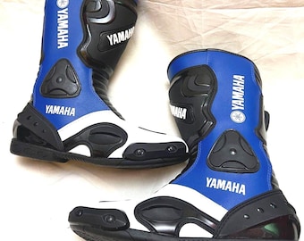 Botas de moto Yamaha Racing - Azul y blanco - Equipamiento profesional para motociclistas - Botas de cuero protectoras para motos deportivas