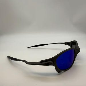 Gafas de sol polarizadas Oakley Juliet 2.0 X-Metal con lentes azules y montura gris mate imagen 2