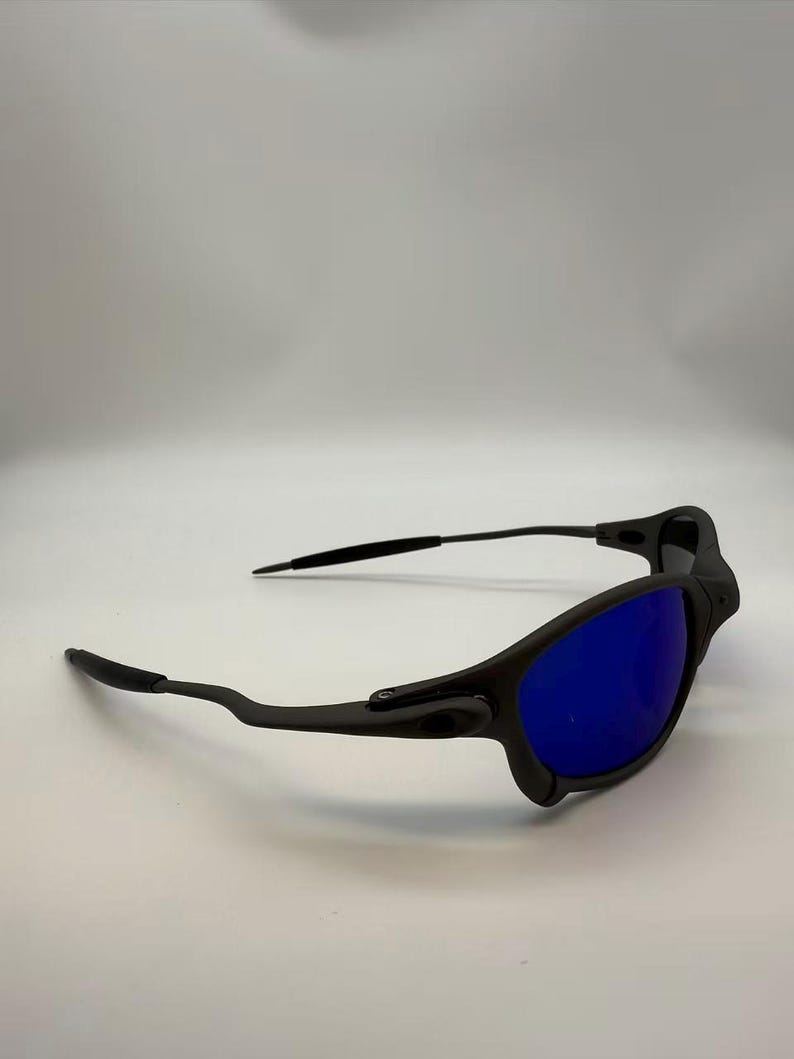 Gafas de sol polarizadas Oakley Juliet 2.0 X-Metal con lentes azules y montura gris mate imagen 2