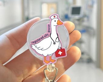 Divertente porta badge da infermiera a forma di oca: porta badge registrato con scritta "Silly Goose", regalo per il personale ospedaliero.