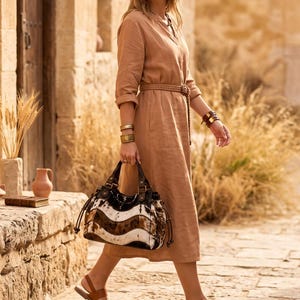 Schultertasche aus gewelltem Patchwork-Rindsleder, Western-Geldbeutel mit Kordelzug und Fellbesatz, Boho-Ledertasche, Geschenk im Südwest-Stil für Sie