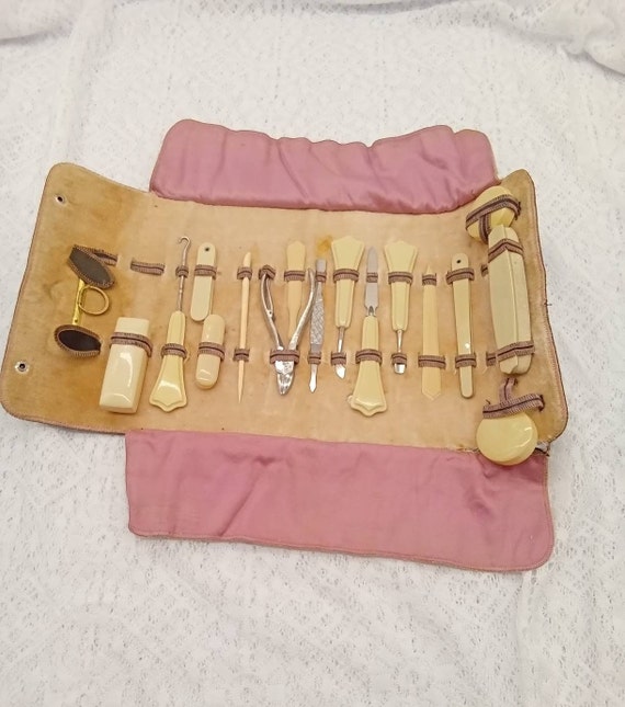 Antique 1900 Traveling Grooming Set-16 Pieces-leather Case 