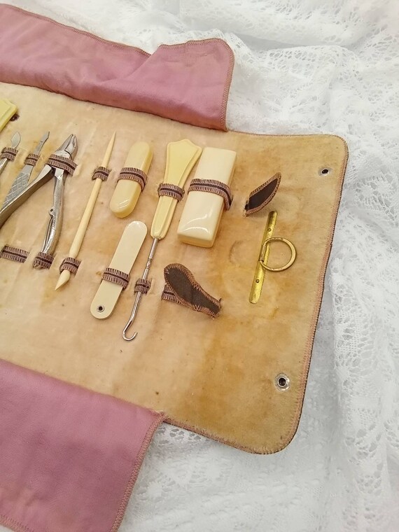 ?Antique set of ladie’s grooming set circa 1900. Antique 1900 Traveling Grooming Set-16 Pieces-leather Case  main image 2