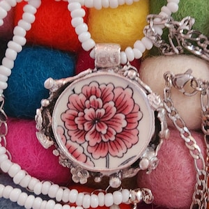 Vintage China Jewelry c.1956 Wedgwood's 'Williamsburg Potpourri' Flower Pendant Necklace