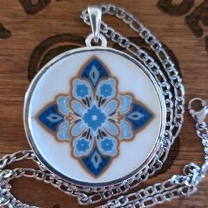 Vintage China Jewelry c2006 Vera Bradley 'Java Blue' by Andrea Sadek Pendant Necklace