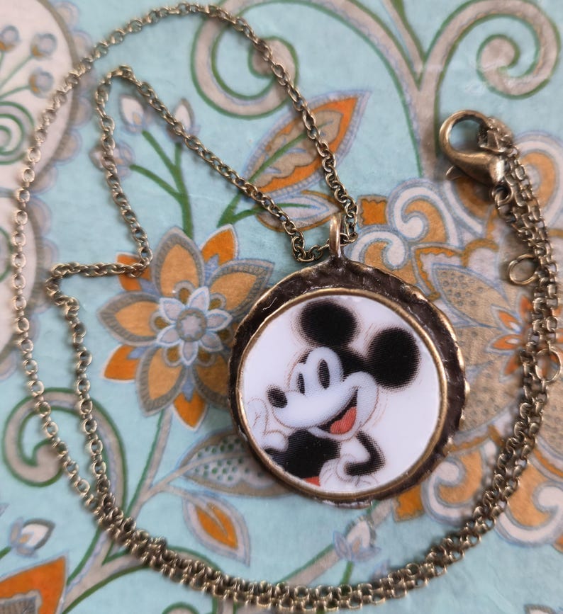Vintage China Jewelry Disney 100 Years of Magic Mickey Mouse Pendant Necklace afbeelding 2