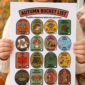 Może przedstawiać: Biała kartka papieru z tytułem AUTUMN BUCKET LIST i podtytułem 16 golden adventures before the cold arrives. Zawiera szesnaście kolorowych okrągłych i prostokątnych ikon przedstawiających jesienne zajęcia, takie jak skakanie w liście i szukanie żołędzi.