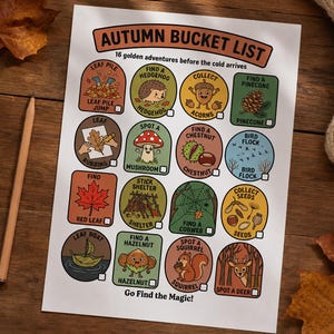 Może przedstawiać: Biała kartka papieru z tytułem Autumn Bucket List zawierająca 16 kolorowych okrągłych i prostokątnych ikon przedstawiających zajęcia sezonowe, takie jak skakanie w liście, szukanie jeża, zbieranie żołędzi i obserwowanie jelenia, z polami wyboru.